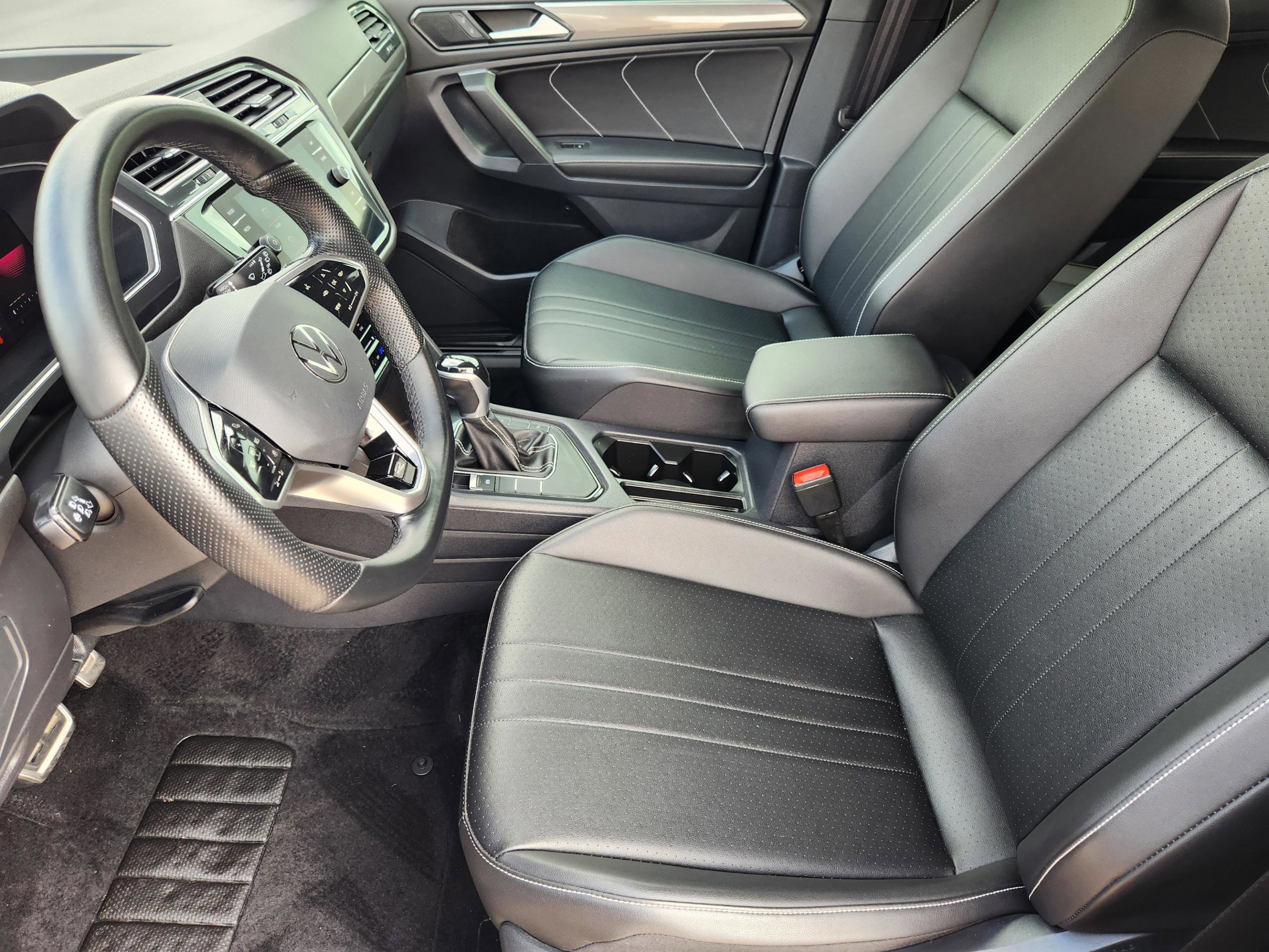 Used 2022 Volkswagen Tiguan SE R-Line image 5