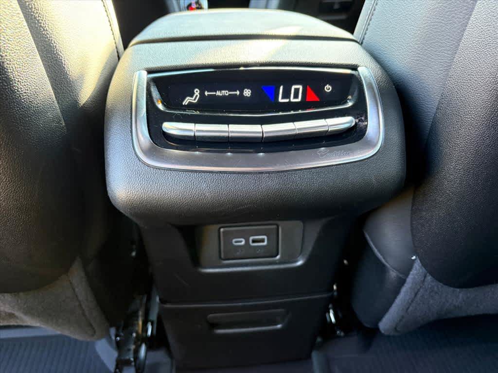 Used 2025 Cadillac XT6 Luxury FWD image 8