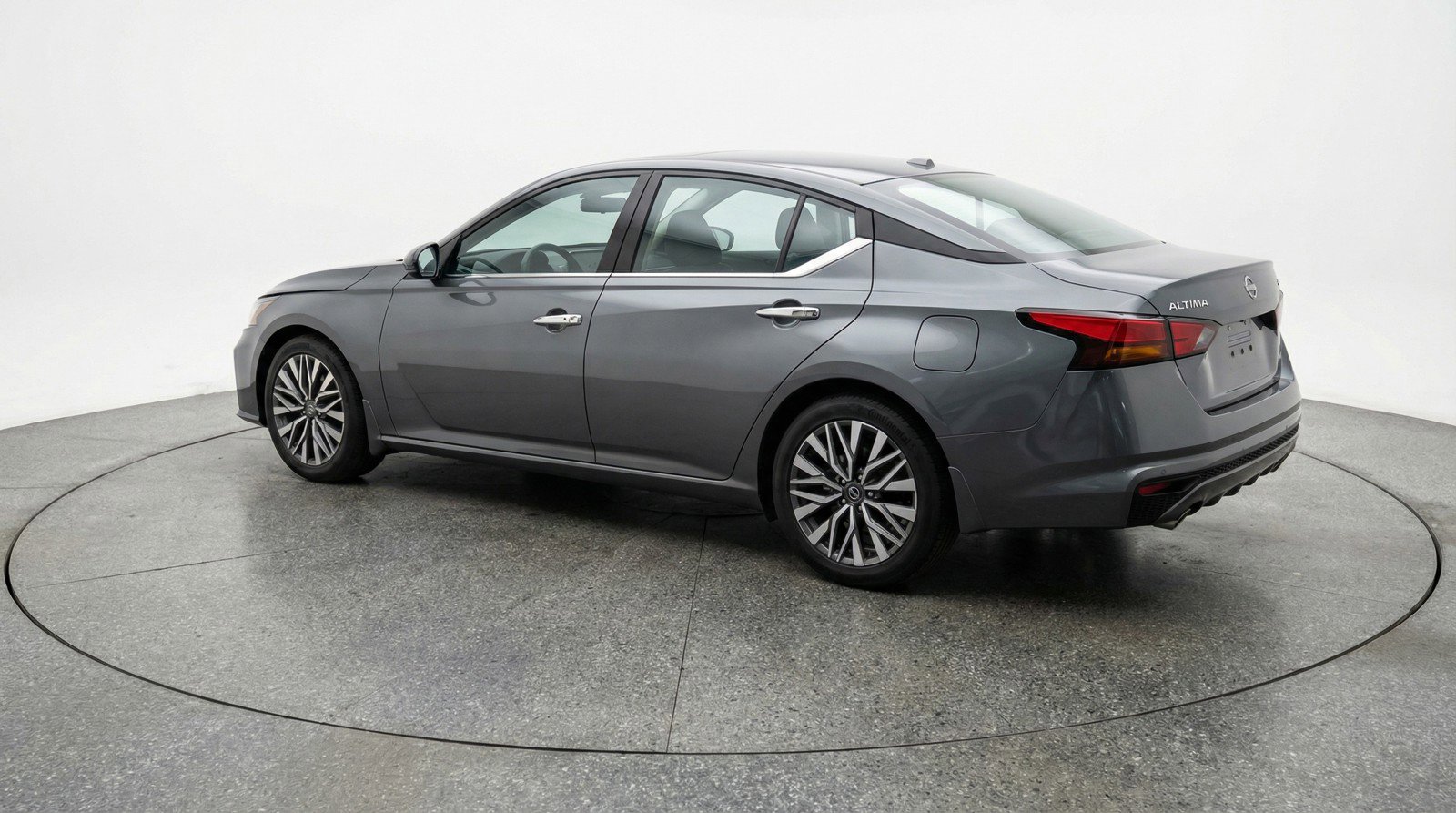 Used 2025 Nissan Altima 2.5 SV FWD image 6