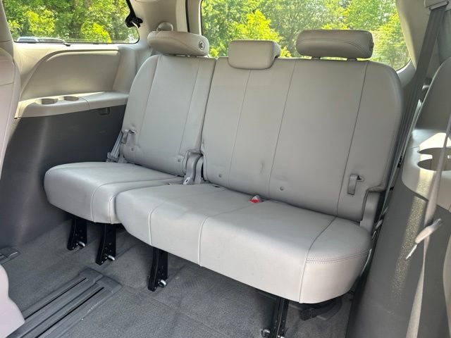 Used 2015 Toyota Sienna XLE w/ XLE Navigation Package FWD image 12