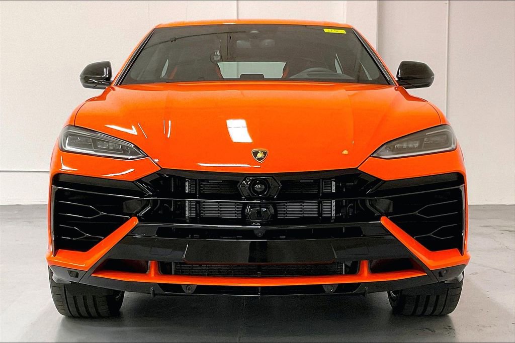 Used 2025 Lamborghini Urus SE image 2