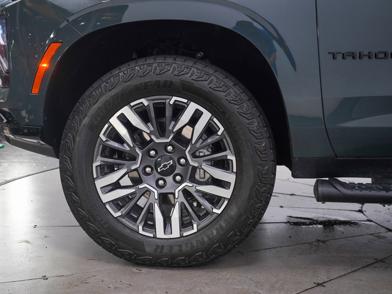 Used 2025 Chevrolet Tahoe Z71 w/ Z71 Off-Road Package AWD/4WD image 32