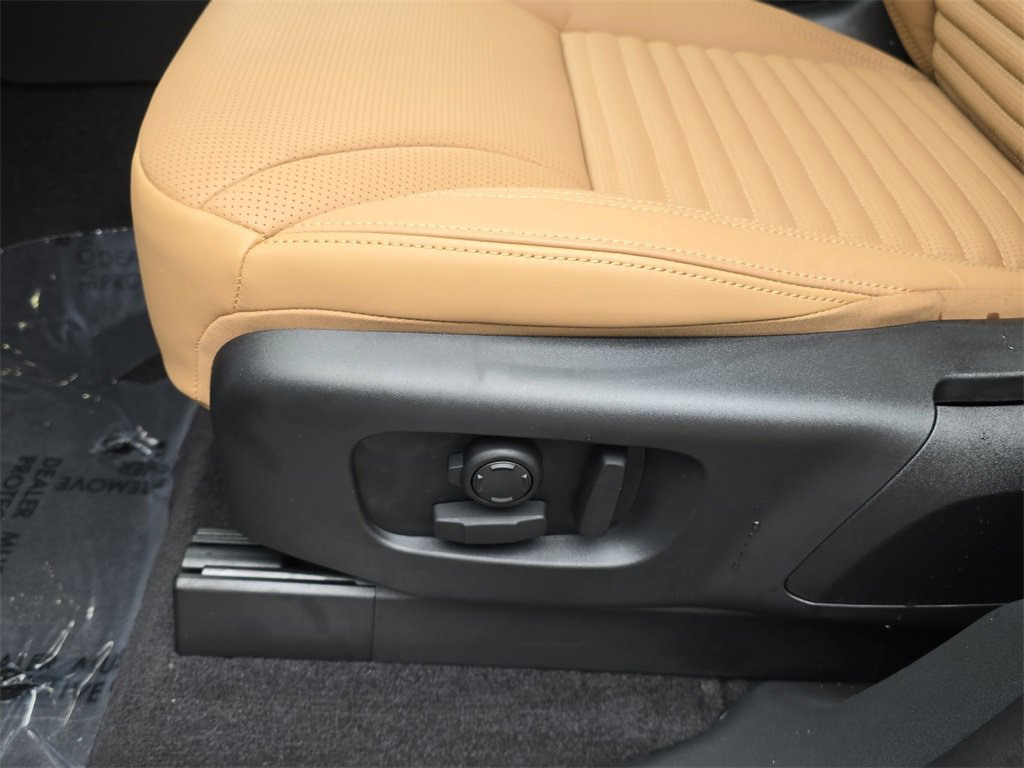 New 2026 Land Rover Discovery Dynamic SE image 31