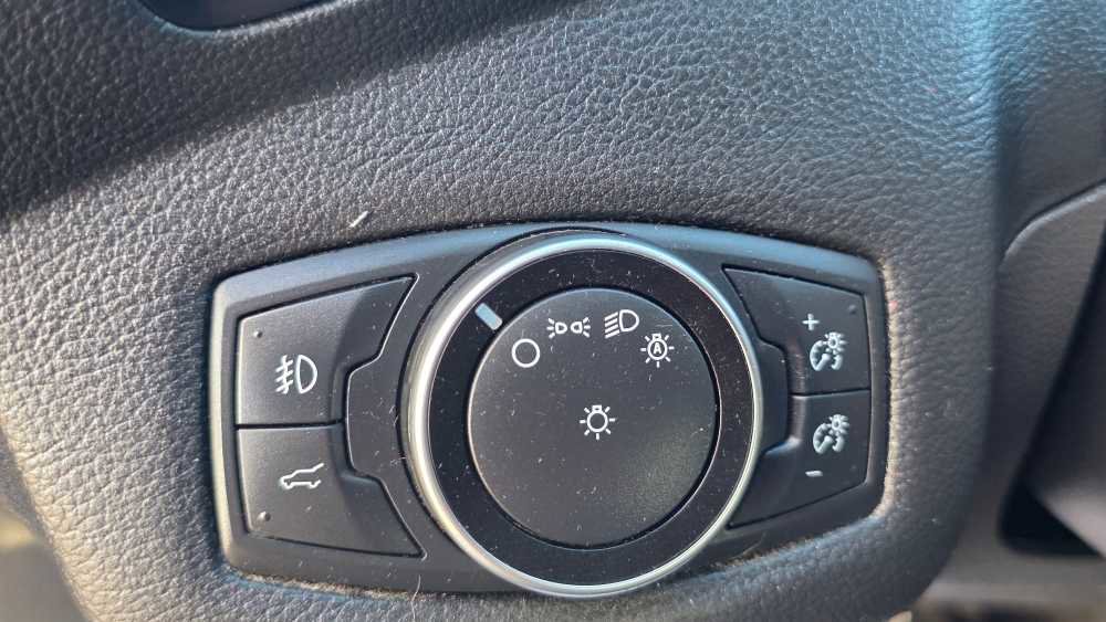 Used 2018 Ford Escape SE w/ SE Sport Appearance Package image 11