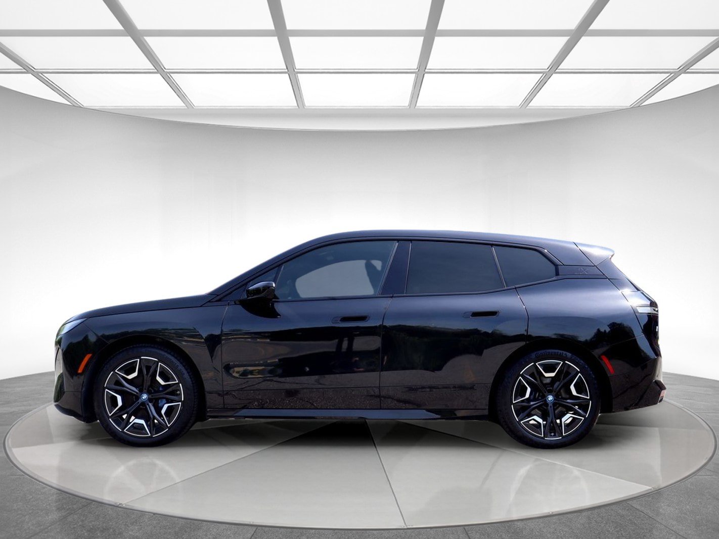 Used 2022 BMW iX xDrive50 w/ Premium Package AWD/4WD image 5