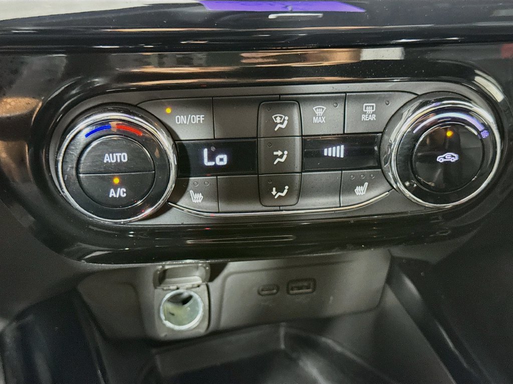 Used 2024 Chevrolet Trax RS w/ Sunroof Package FWD image 18