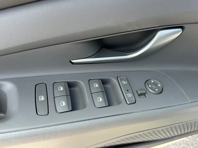 Used 2021 Hyundai Elantra SEL w/ Convenience + Premium Package image 10