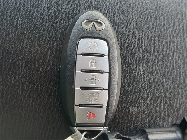 Used 2016 INFINITI QX80 4WD w/ Driver's Assistance Package image 27