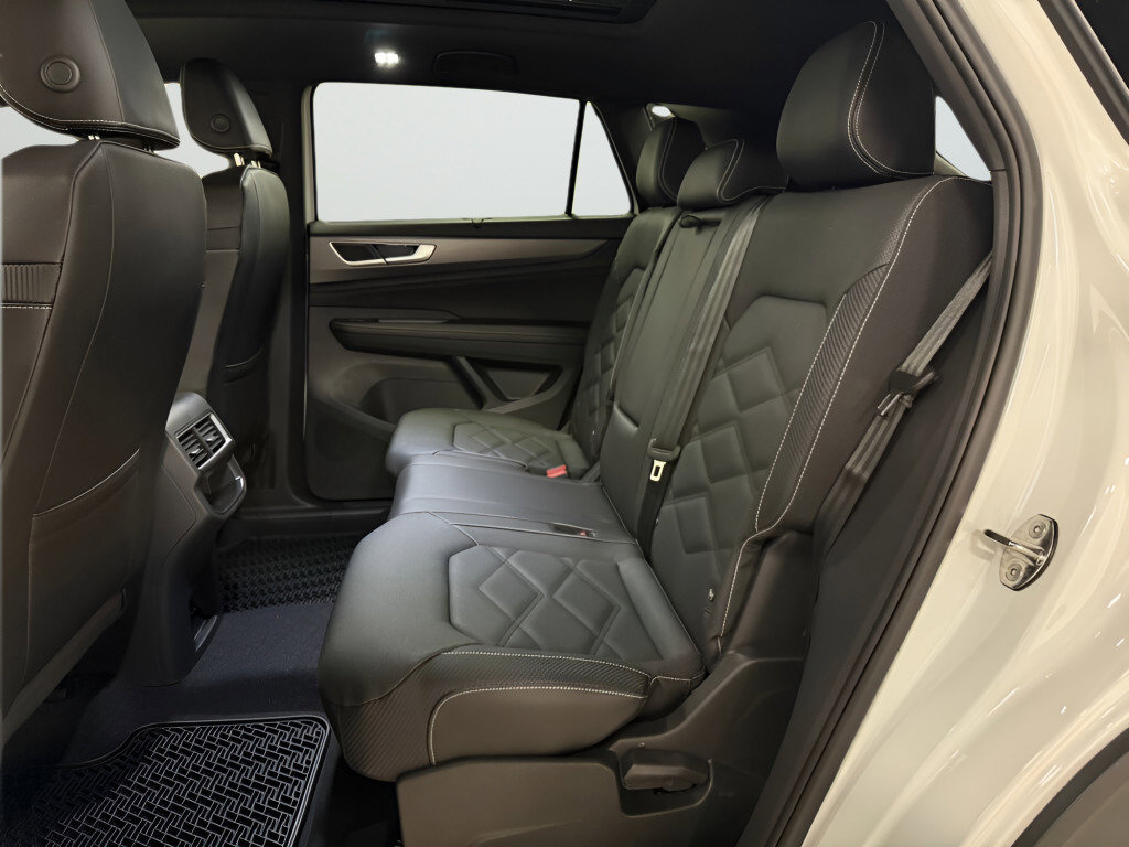 New 2026 Volkswagen Atlas Cross Sport SE image 18