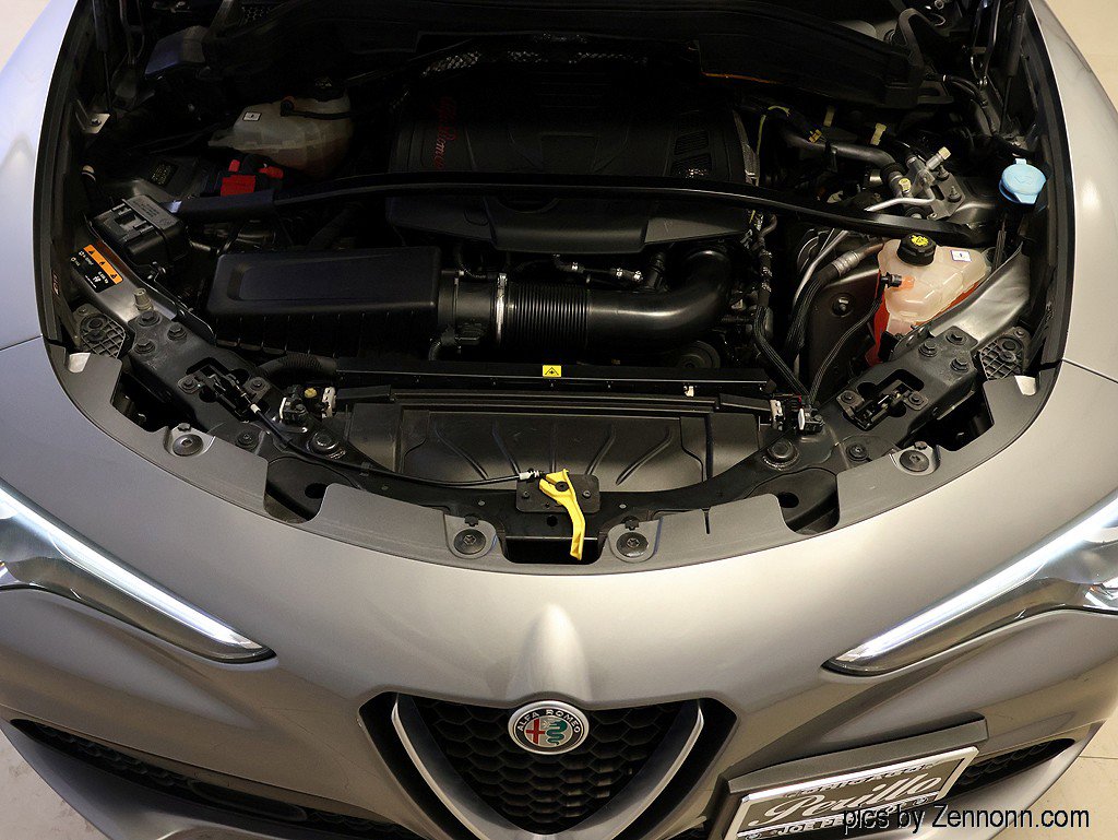 Used 2018 Alfa Romeo Stelvio AWD image 35