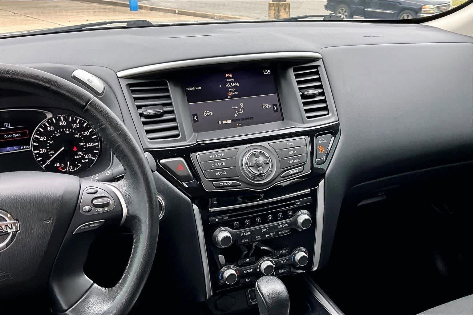 Used 2020 Nissan Pathfinder SV FWD image 7