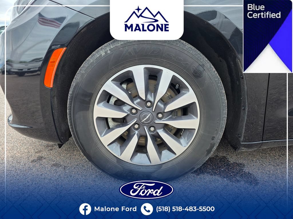 Used 2023 Chrysler Pacifica Touring-L FWD image 13