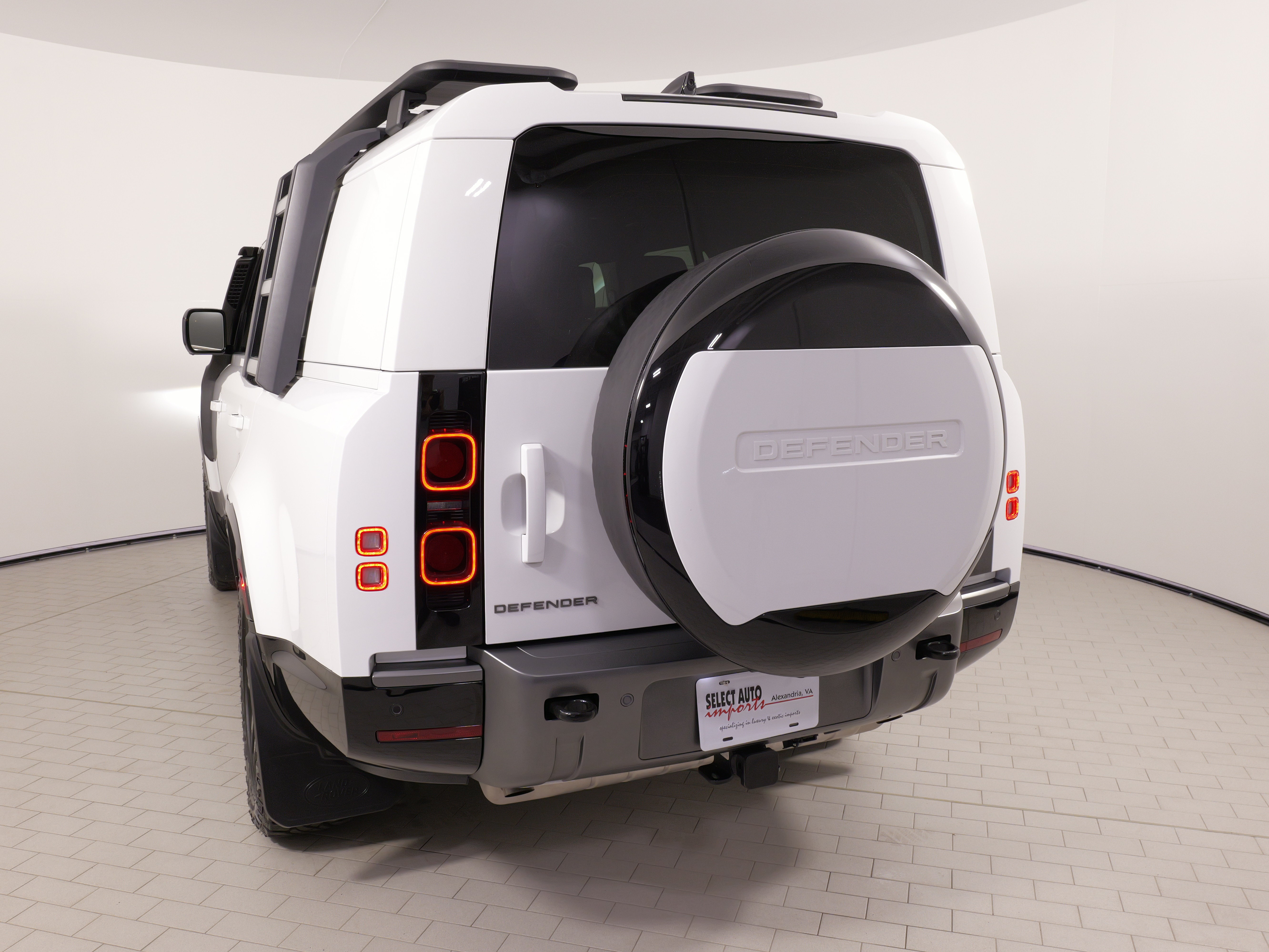 Used 2024 Land Rover Defender 130 Outbound AWD/4WD image 15