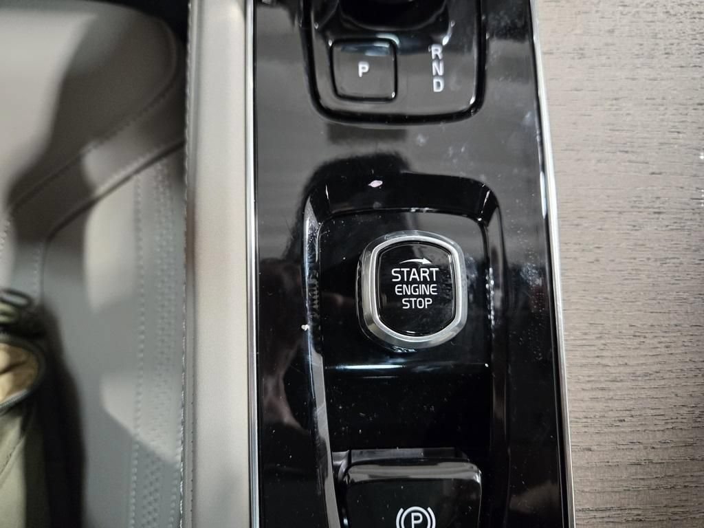 Used 2026 Volvo XC90 B5 Plus w/ Protection Package Premier AWD/4WD image 13