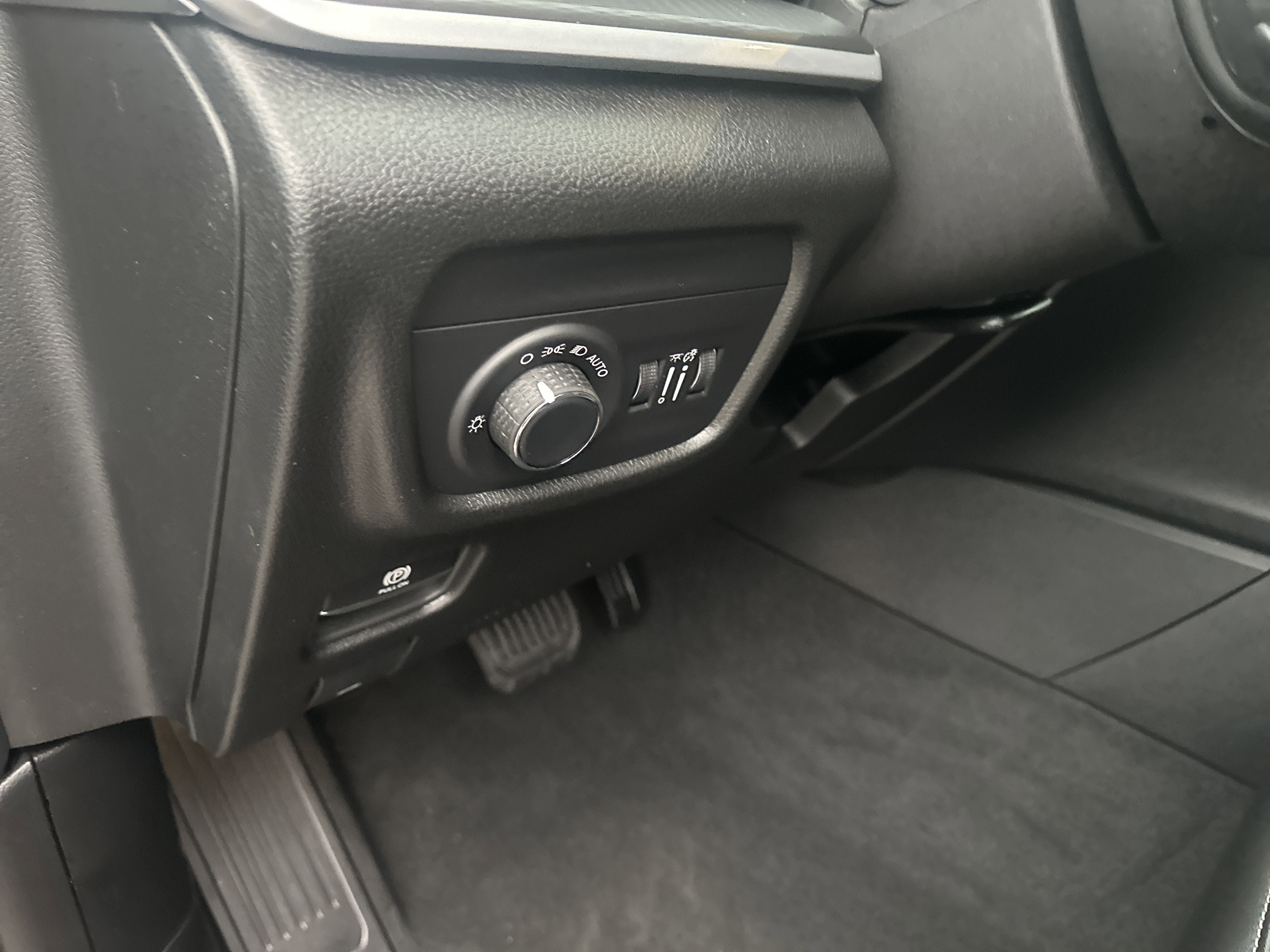 New 2025 Jeep Grand Cherokee Altitude AWD/4WD image 31
