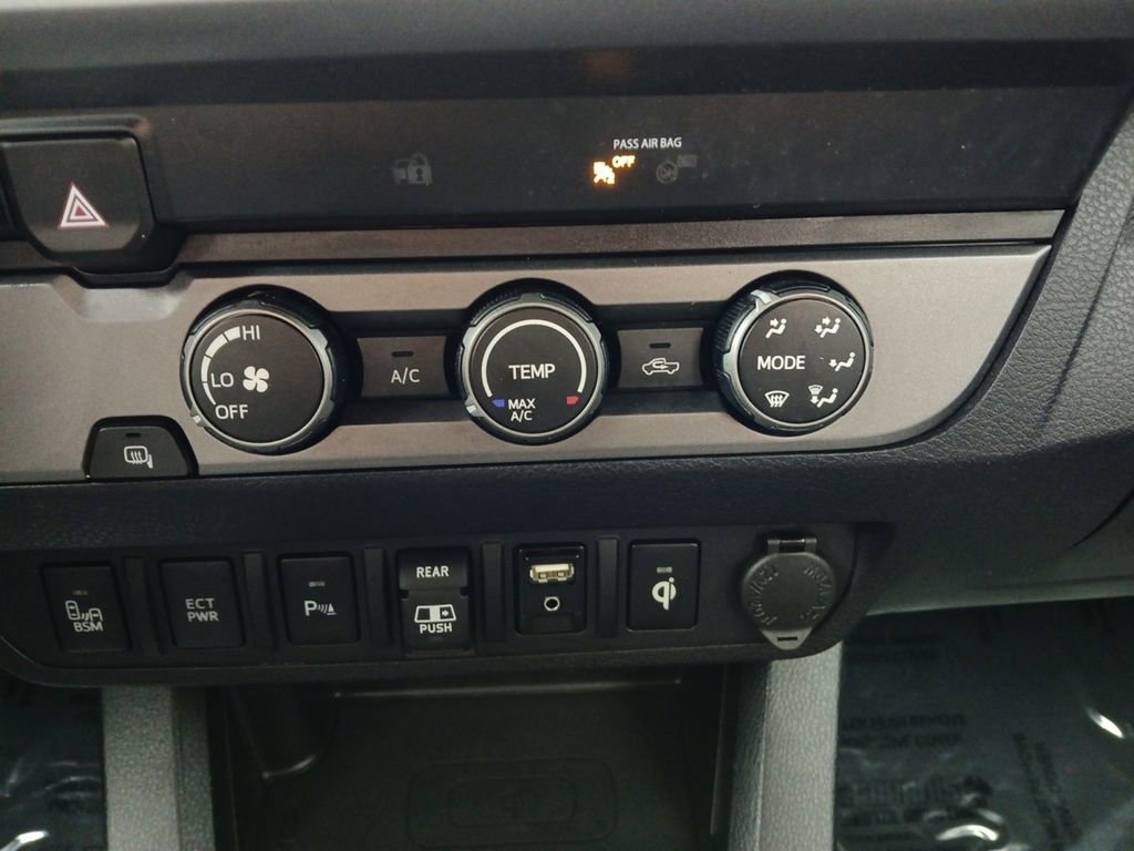 Used 2019 Toyota Tacoma TRD Sport w/ Technology Package RWD image 5