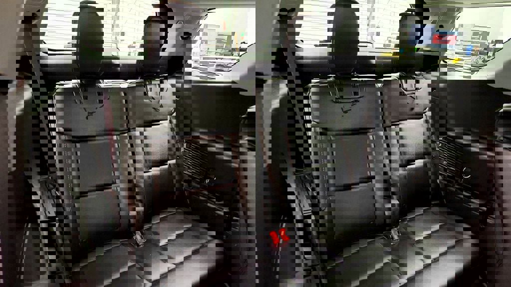 Used 2022 Ford Explorer Limited w/ Equipment Group 301A image 23