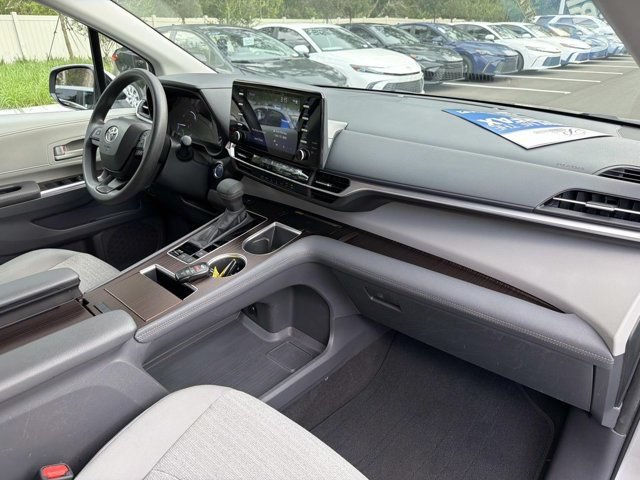 Used 2024 Toyota Sienna LE w/ LE Plus Package AWD/4WD image 16