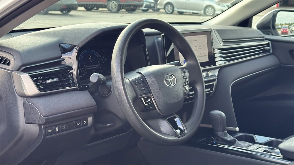 Used 2025 Toyota Camry LE image 11