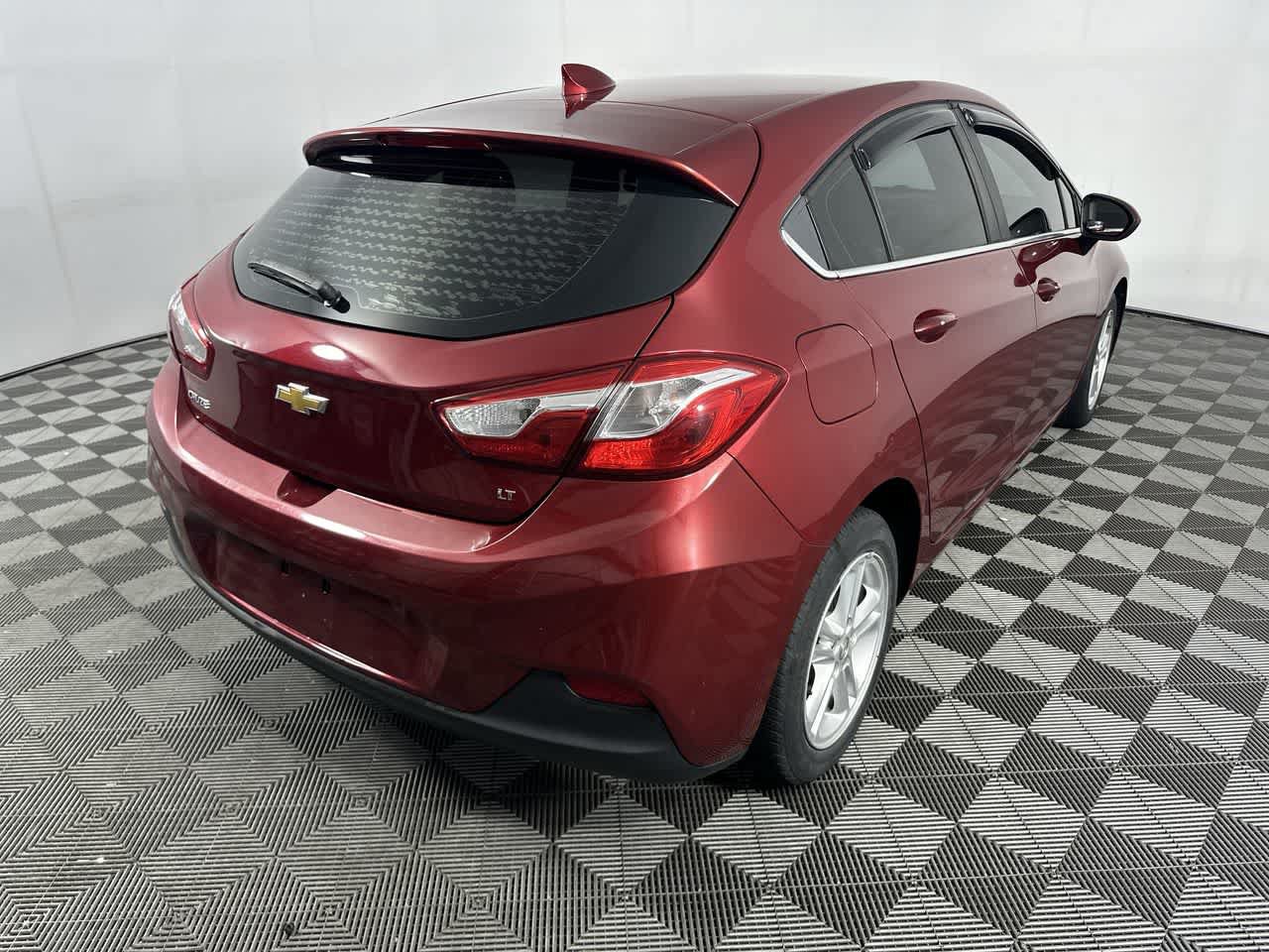 Used 2018 Chevrolet Cruze LT w/ Sun And Sound Package FWD image 8