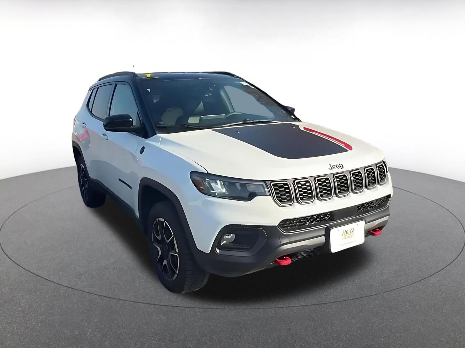 Used 2025 Jeep Compass Trailhawk image 3