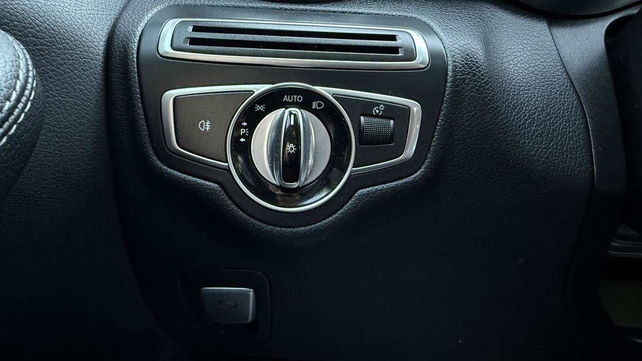 Used 2015 Mercedes-Benz C 300 4MATIC Sedan image 45