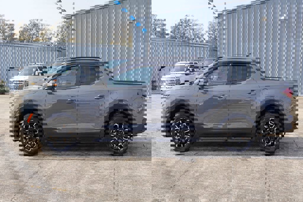 Used 2023 Hyundai Santa Cruz SEL Premium image 24