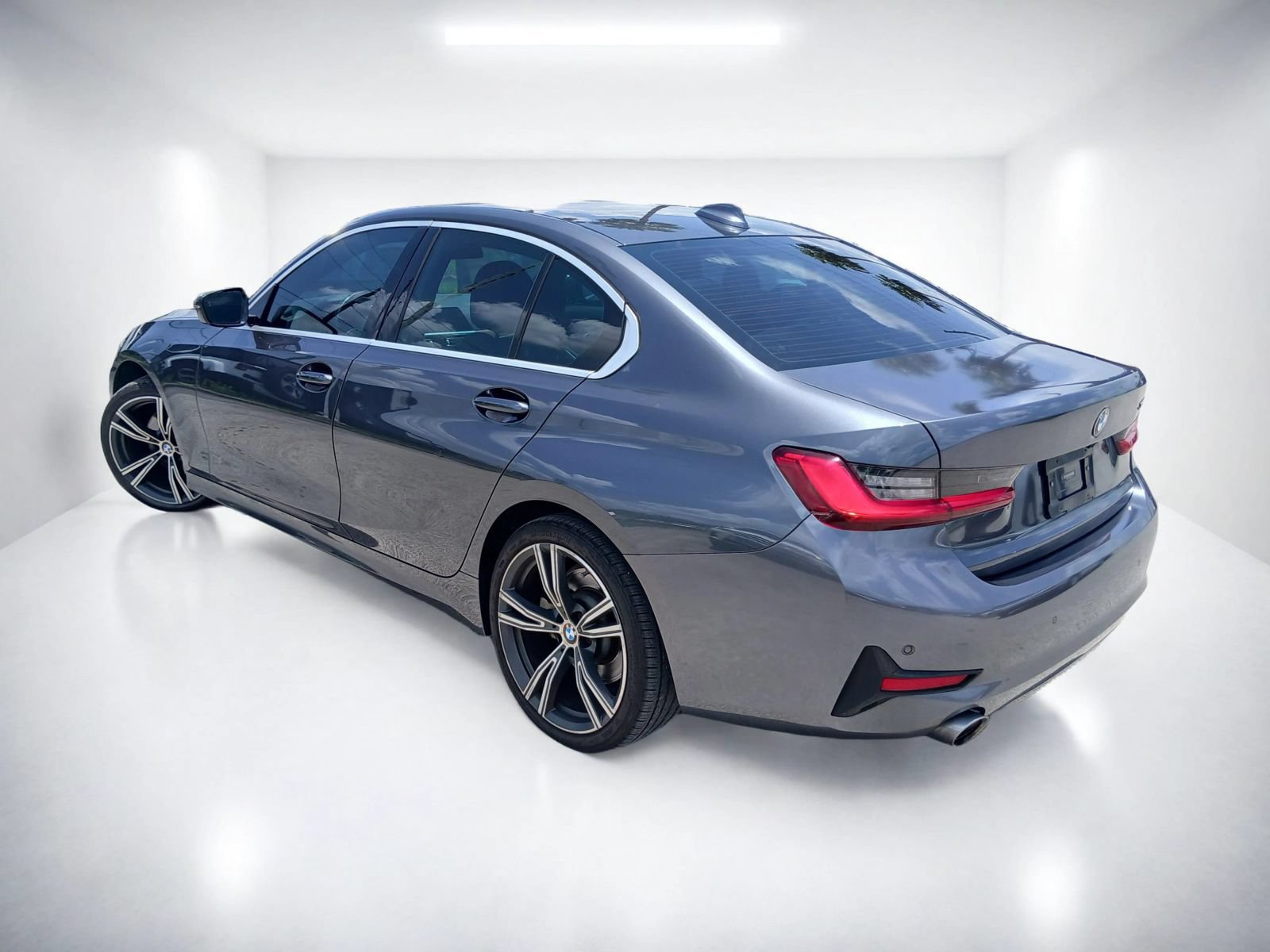 Used 2021 BMW 330i Sedan w/ Premium Package RWD image 2