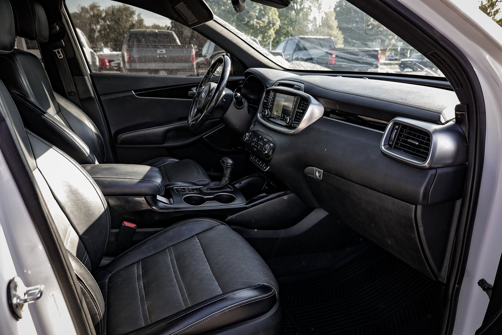 Used 2017 Kia Sorento SX image 24