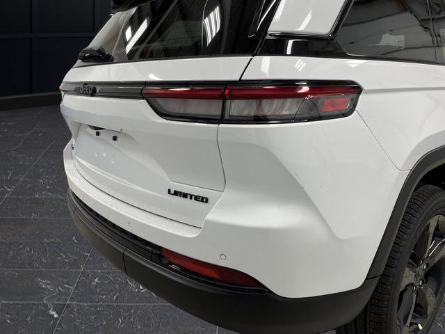 New 2025 Jeep Grand Cherokee Limited w/ Black Appearance Package image 34