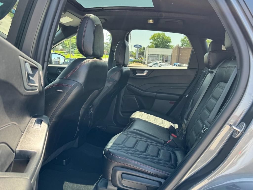 Used 2023 Ford Escape ST-Line Elite w/ Premium Technology Package AWD/4WD image 10