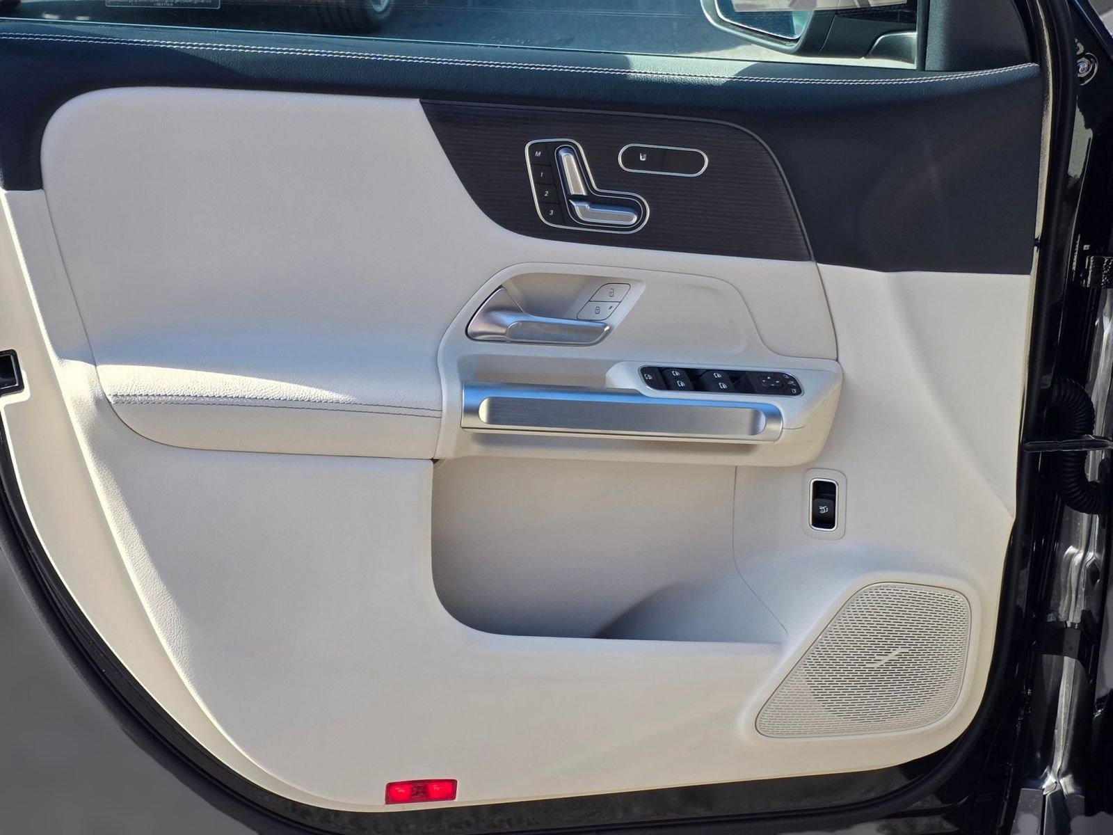 New 2026 Mercedes-Benz GLB 250 4MATIC image 26