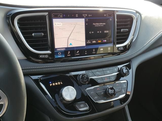 New 2026 Chrysler Pacifica Limited AWD/4WD image 11
