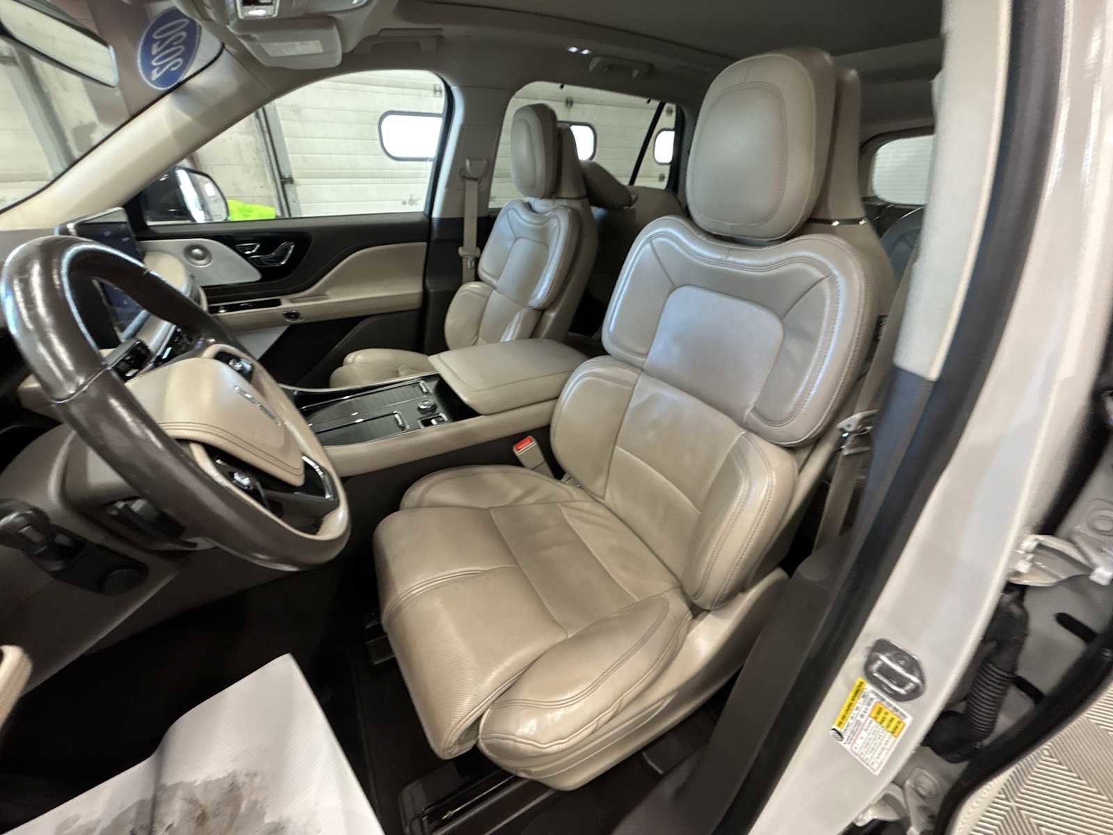 Used 2020 Lincoln Aviator Reserve w/ Equipment Group 202A AWD/4WD image 13