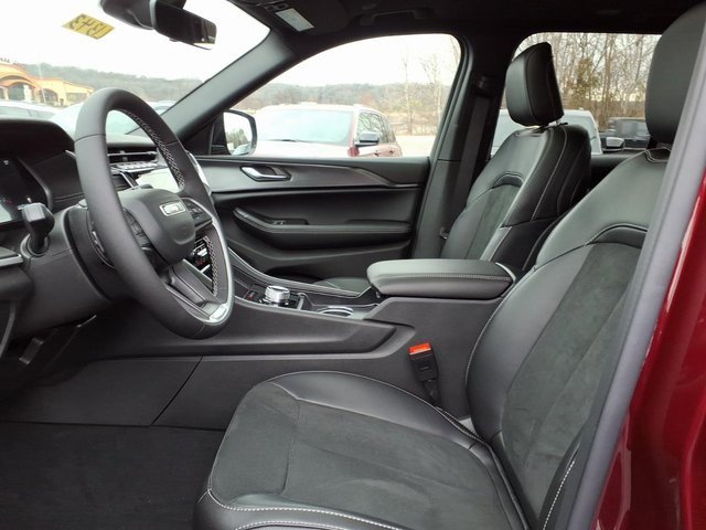 New 2025 Jeep Grand Cherokee Altitude image 7