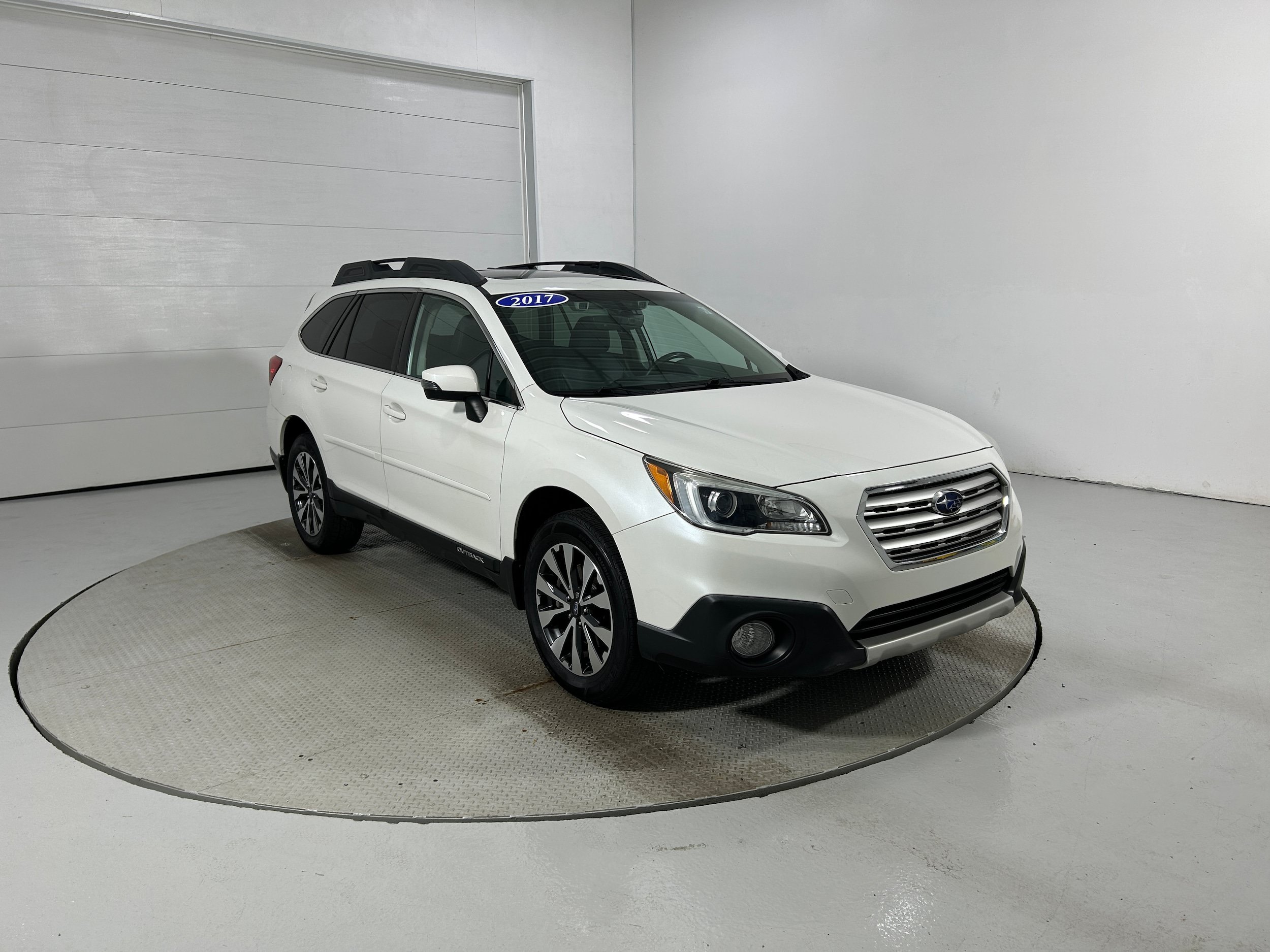 Used 2017 Subaru Outback 2.5i Limited AWD/4WD image 3