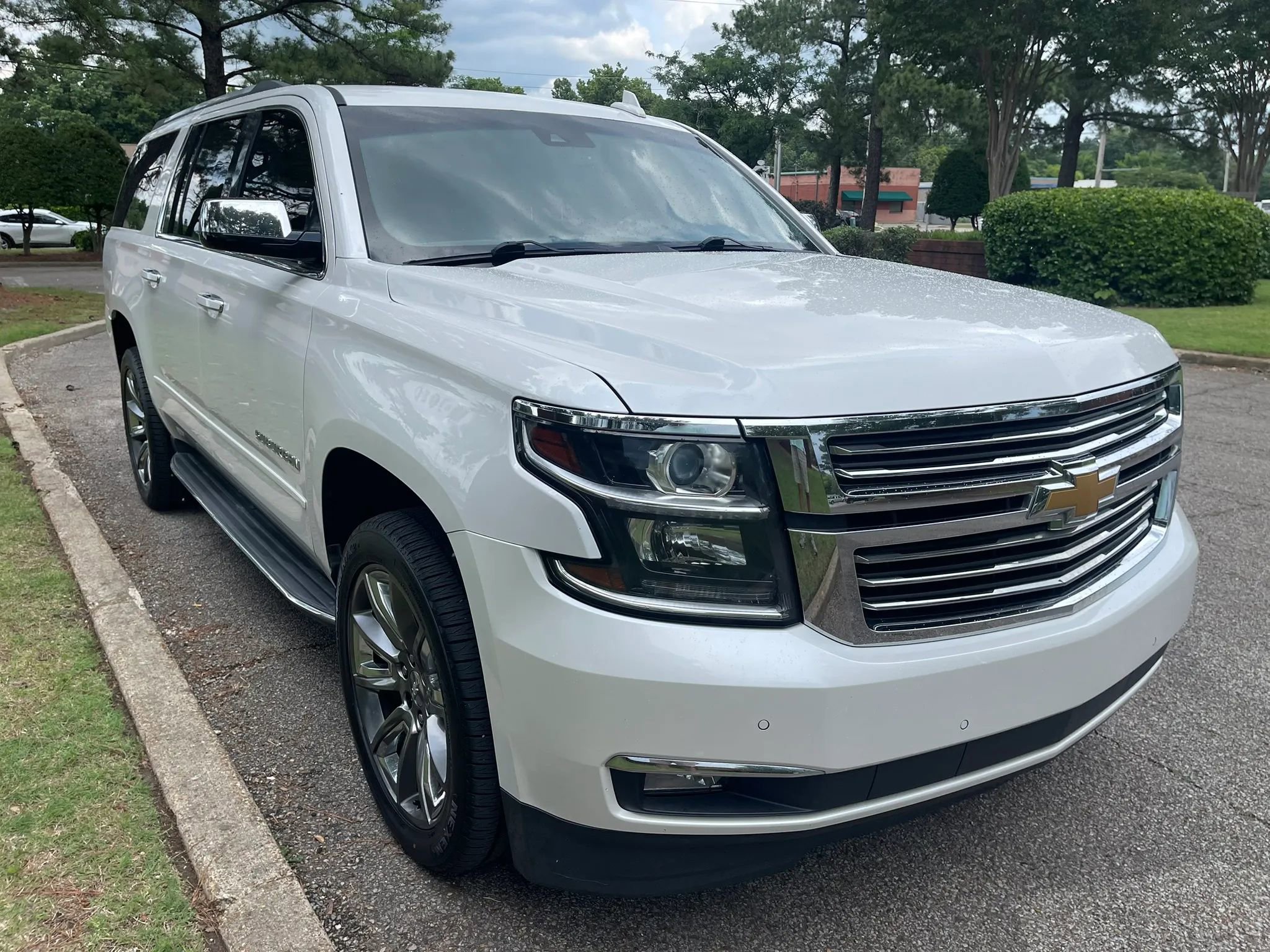 Used 2017 Chevrolet Suburban Premier RWD image 7