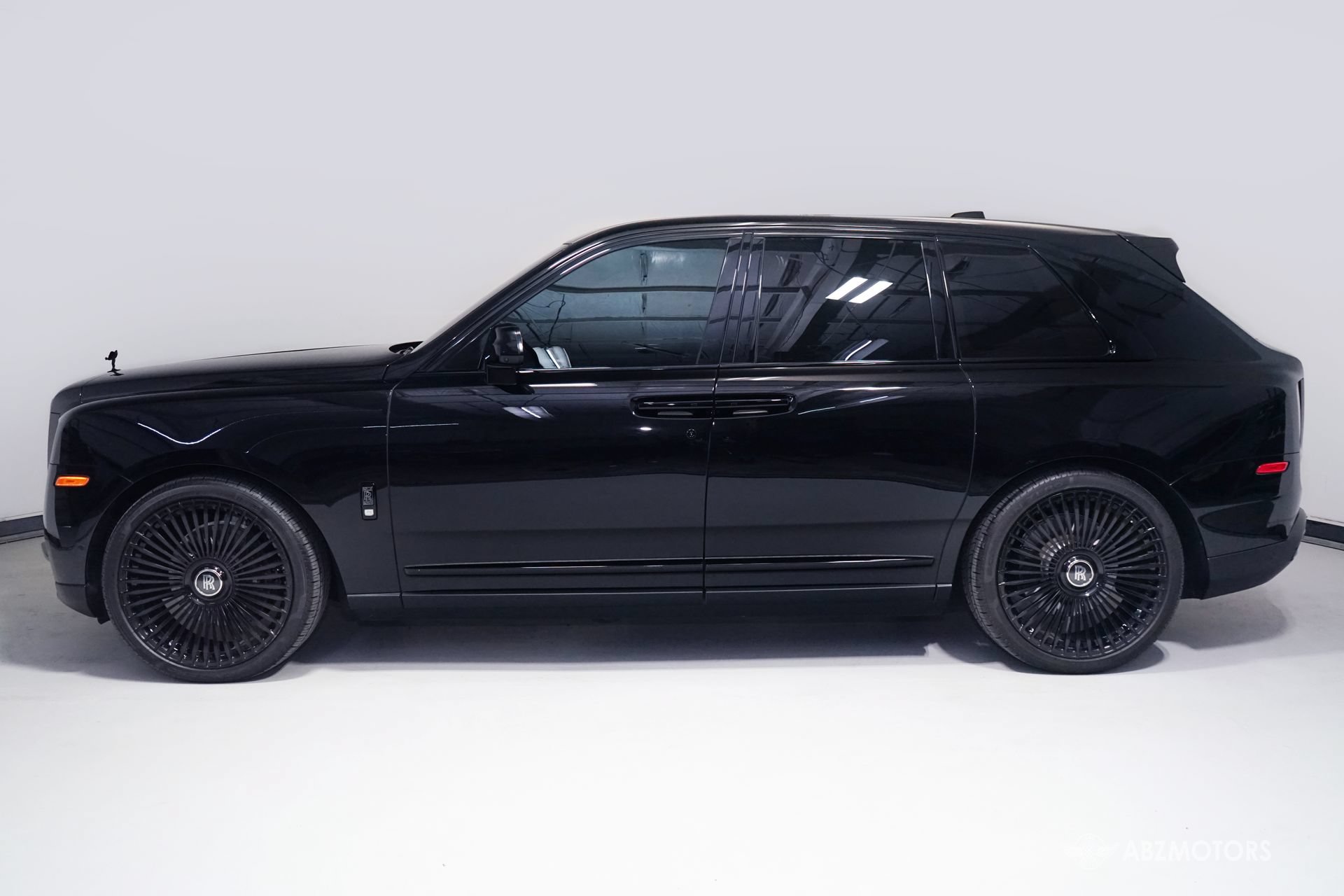 Used 2024 Rolls-Royce Cullinan AWD/4WD image 4