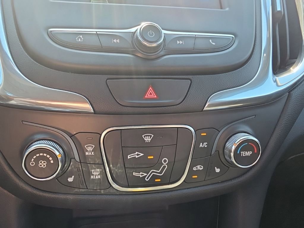 Used 2019 Chevrolet Equinox LT w/ LPO, Blackout Package AWD/4WD image 17