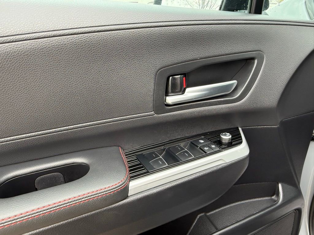 Used 2025 Toyota Sienna XSE image 32