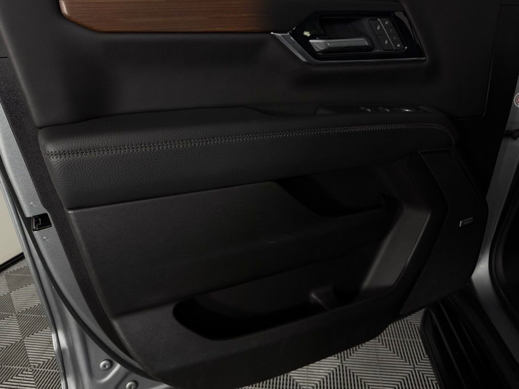 Used 2025 GMC Yukon Denali image 26