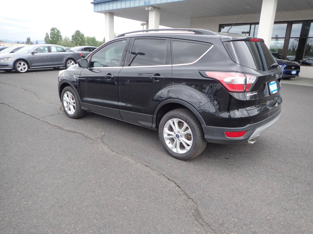 Used 2018 Ford Escape SE FWD image 3