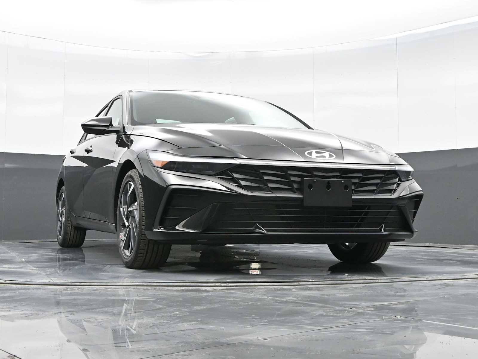 Certified 2025 Hyundai Elantra Sport w/ Cargo Package image 28