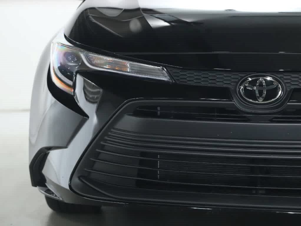 Certified 2025 Toyota Corolla LE FWD image 6