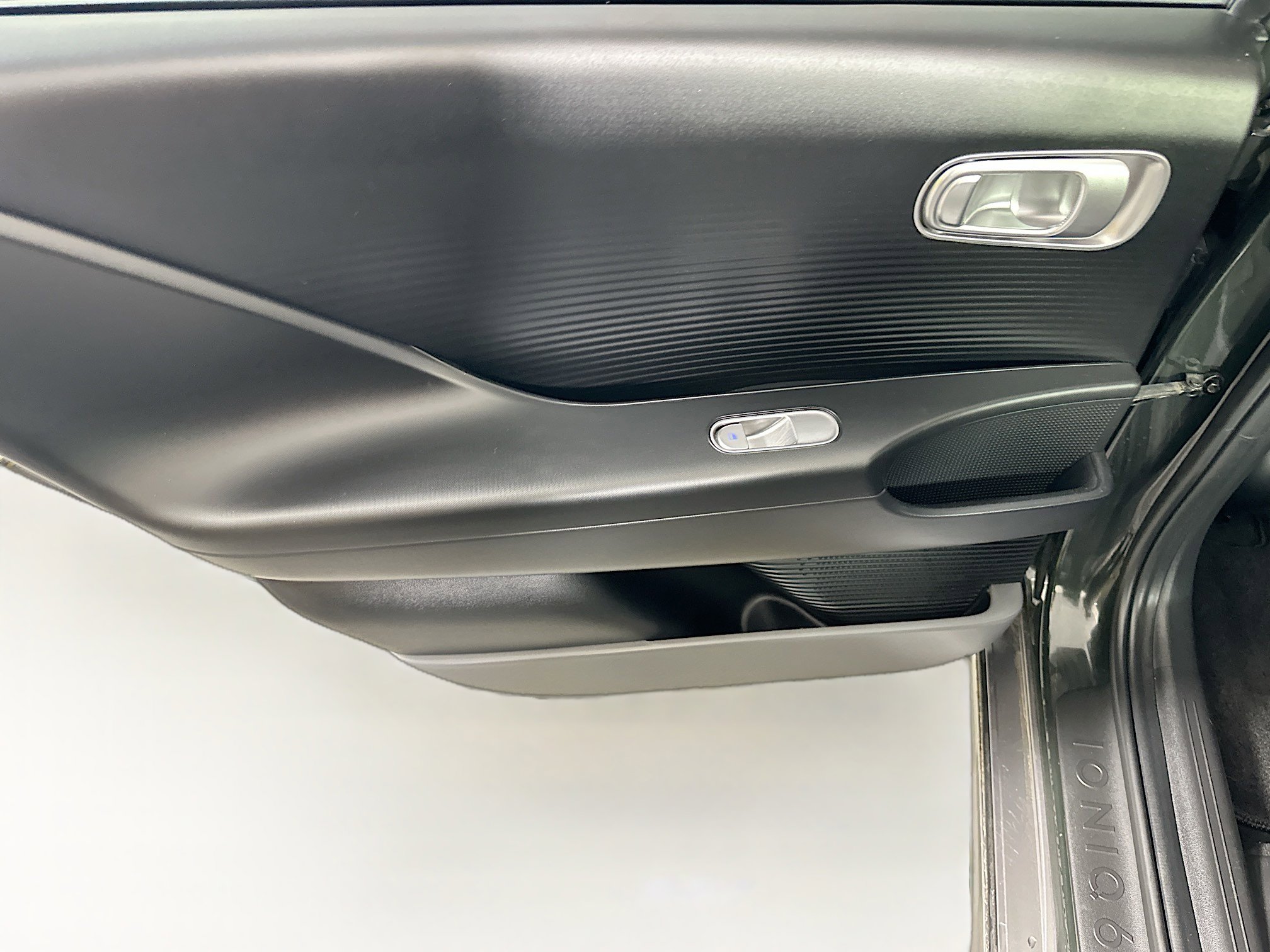 Used 2024 Hyundai Ioniq 6 SE RWD image 25