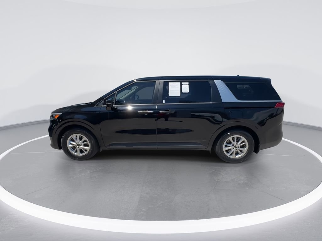 Used 2023 Kia Carnival LX FWD image 5
