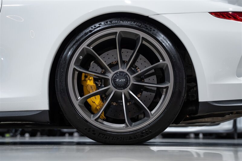 Used 2015 Porsche 911 GT3 RWD image 13