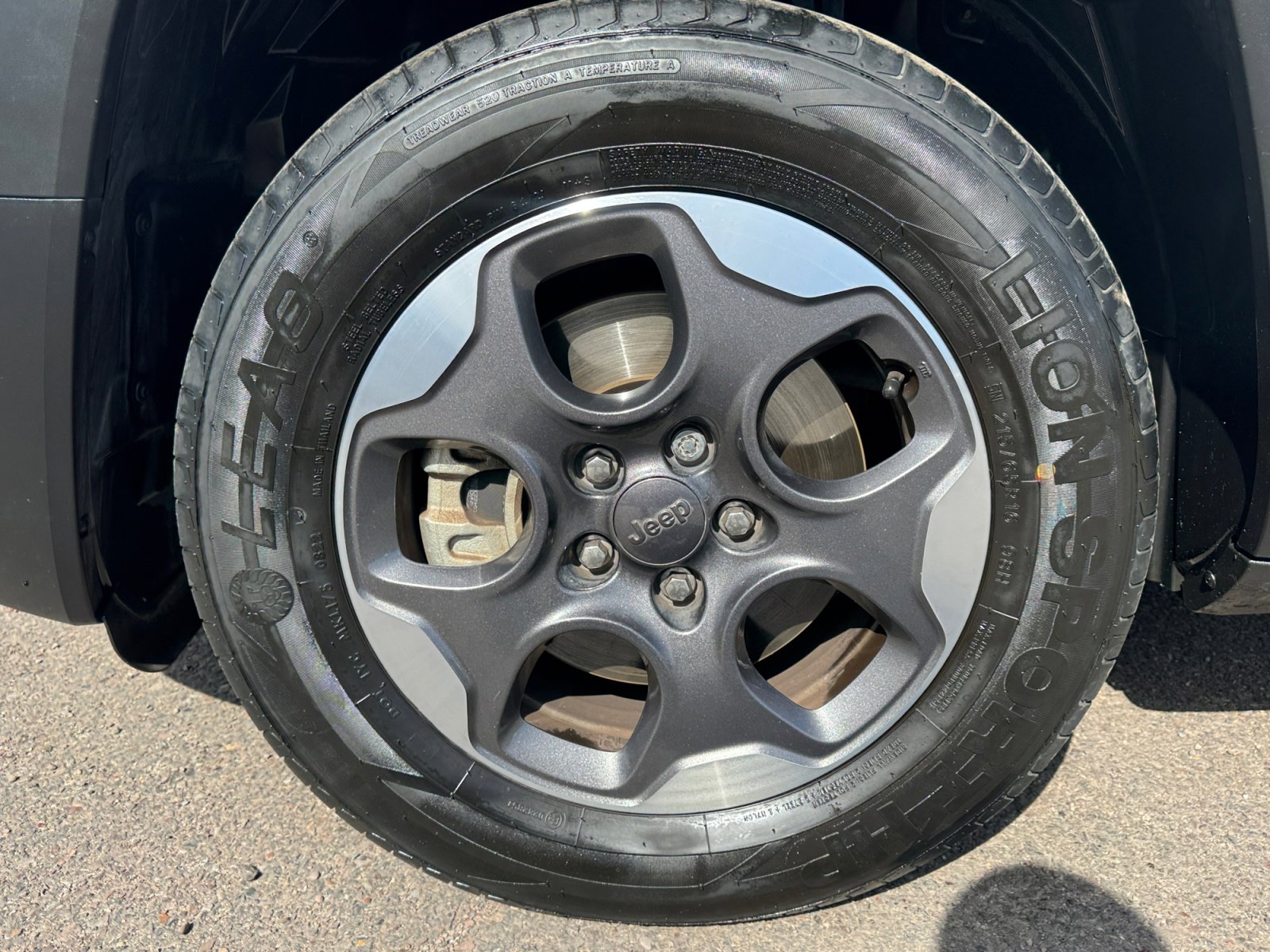 Used 2018 Jeep Renegade Latitude FWD image 11