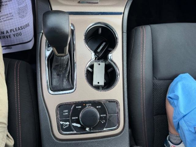 Used 2017 Jeep Grand Cherokee Laredo AWD/4WD image 26