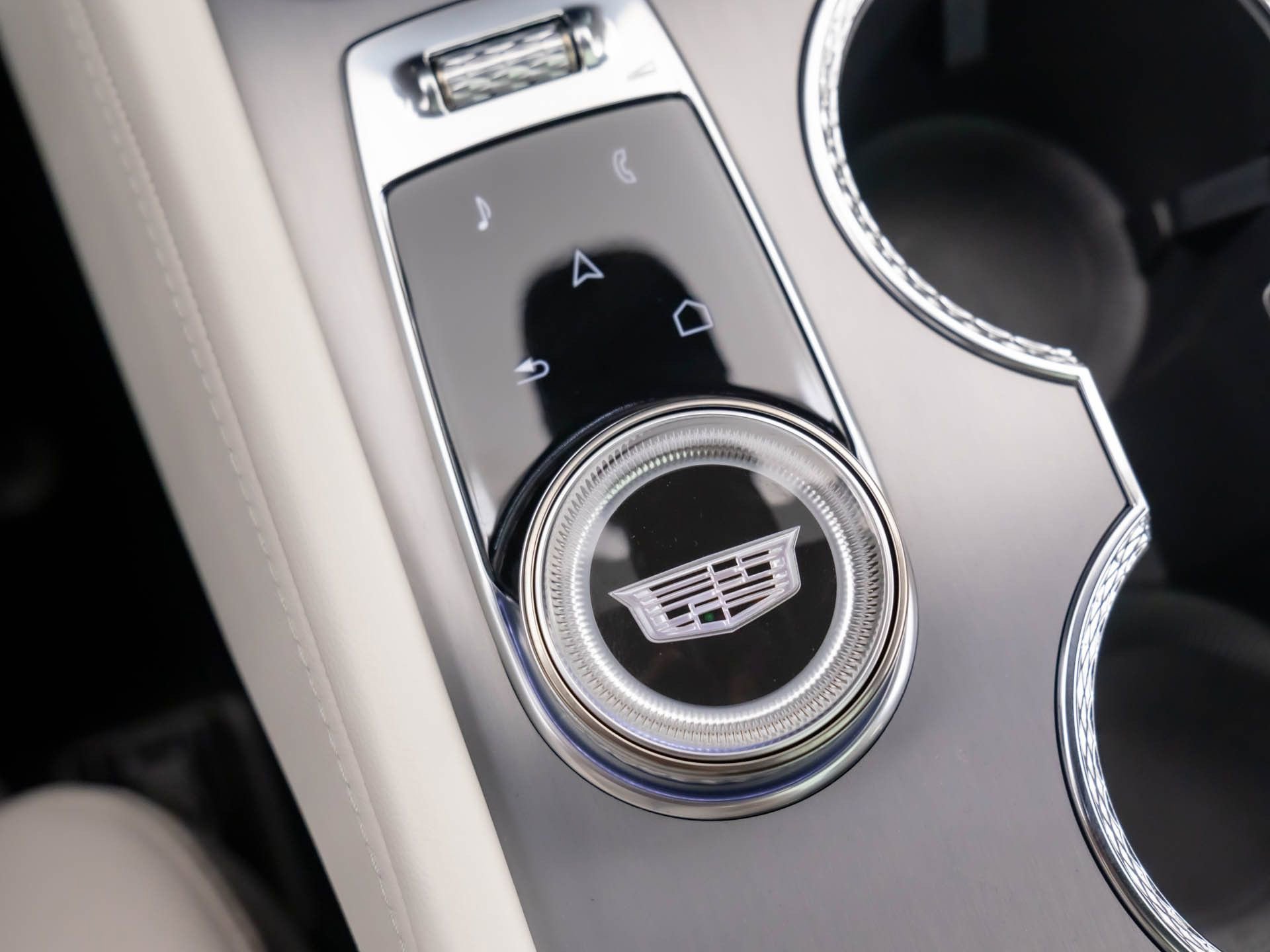 New 2026 Cadillac Vistiq Sport w/ LPO, Floor Liner Package image 21